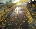 Огромные ямы во дворе у дома и к подъезду к почте Россия