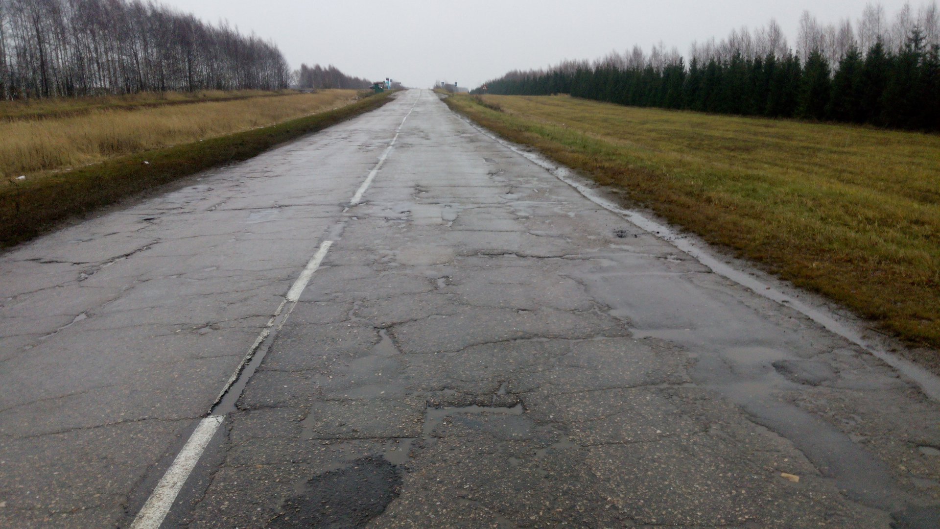 Russian road. Российские дороги. Русская дорога. Кочки на дороге. Дороги в МУХОСРАНСКЕ.