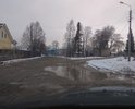 Дорога имеет грунтовое покрытие.