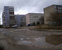 Хочется  задать вопрос Администрации города Ковров: когда будет построена асфальтированная дорога к домам №№ 21,23,25,27,29, где проживают приблизительно 500 семей. Из них пусть 200 семей имеют а/машины и эту дорогу(см. на фото) от троллейбусного круга за детским садом они накатали своими колесами. Другой дороги к нашим домам нет, а внутри квартала ездить по дворам опасно. Все знают случай с "пьяным мальчиком" и не хочется попасть в такую же трагическую историю. После беседы с мэром года г-ном Зотовым в декабре 2016 года по этой трассе в 2017 году грейдер ровнял ее 3 раза. У меня на руках собралось множество письменных обращений в Администрацию города с 2011 года ( в том числе с подписями жителей дома). Ответ один: нет денег. 
     Убедительно прошу посодействовать в строительстве дороги к нашим домам.