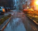 Дорога находится в неудовлетворительном состоянии, разбита, ямы, колеи, выбоины, в дождливую погоду образуются промоины, лужи, затруднено движение пешеходов и автотранспорта (в том числе транспорта специального назначения, скорая, аварийные службы)
