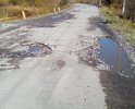 Сильно разбита асфальтовая дорога . Создается угроза наезда на пешехода автомобилем т.к. ямы объезжают по обочинам дороги. Несколько лет ничего не предпринимается для ее ремонта , дыры не латаются и разрастаются еще больших размеров.