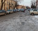 Множество ям, и это прямо в центре, рядом с поликлиникой. Необходим ремонт, ездить невозможно, объезжаешь яму, а рядом другая...