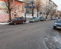 Ямы и колдобины на дороге в центре города, здесь и Вятский социально-экономический институт расположен, лицо города, а в таком состоянии...