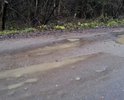 Участок дороги в Солнечногорском районе Московской области от Малого Московского кольца (д.Хоругвино) до деревни Холмы и далее деревни Бунтеиха в аварийном состоянии. На участках дороги протяженностью десятки метров асфальтовое покрытие разрушено полностью. Где асфальт сохранился - Множество глубоких ям. От деревни Холмы до деревни Бунтеиха участок дороги подсыпают жители и дачники. Администрация района ничего не делает. В районе деревни Безверхово идет строительство участка дроги-дублера ММК. Колоны грузовых автомобилей в ТЕМНОЕ ВРЕМЯ СУТОК!? (у меня есть видео) везут песок, гравий, цемент и т.д. Иногда  колею и ямы разравнивают грейдером (хватает на несколько дней). Почему строители доставляют материалы в темное время суток? Везут с нелегального карьера или не хотят брать на себя ответственность за разрушенную дорогу? О строительной компании отсутствует какая-либо информация!