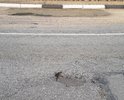 На участке Симеизского шоссе встречаются трещины и выбоины в асфальте; дорожное полотно на участке не ровное.
