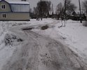 На легковой машине проехать уже тяжело, весной точно будет невозможно, размер ухабов и ям не позволит. Ремонт дороги производился силами самих жителей улицы,  но сейчас без тяжёлой техники этого сделать невозможно. Хоть ковшом бы прошли сравняли, о большем никто не мечтает.