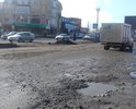 Из за прорыва воды на улице Картоева перед центральным рынком произошла просадка дороги. Срочно нуждается в ремонте.