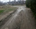 Пгт Приморский по адресу ул.  Десантников дома 7 и 9. При подъезде к данным домам со стороны завода "МОРЕ" дороги нет вообще, там всегда грязь и огромные лужи. К дому по адресу Десантников 7 подойти вообще не возможно, жителям приходиться идти через двор дома № 9. Данная проблема по этим адресам актуальна уже очень много лет и решить ее никак не могут. Одно время пытались что-то сделать и насыпали щебенки, но это все ненадолго, хватило буквально на полгода. Огромные ямы на дороге, машины днищем цепляют дорогу.  Пожалуйста, решите данную проблему. После дождя, еще на протяжении нескольких дней стоит грязь и лужи.