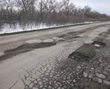 Весной 2018 года с дороги 60К-10 на участке от Правды от Апаринского сошёл асфальт.
Ям множество, и их настолько много, что объехать невозможно!