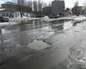 Дорога находится в не нормативном состоянии. Ямы и кодобины. нарушаются требования безопасности дорожного движения, технические правила ремонта и содержания улиц и городских дорог. ВСН 24-88, Государственный стандарт РФ ГОСТ Р 50597-93.
Половину ям невозможно сфотографировать, так как они находятся под водой