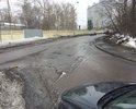 дорога вся в ямах, местами ямы невозможно объехать - а глубина достигает 15-20см.