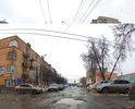 Дорога убита. асфальт сошел вместе со снегом.