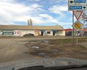 На этом участки дороги повернуть на право очень сложно и опасно из-за выбоин, которые со временем превратились в ямы.