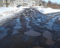По адресу улица Калинина дом 43 и далее в сторону Новоселок убитый участок дороги. Позор для города.
