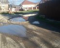 Дорога внутриквартальная, нет водостока, кюветов, нет тротуара, после дождей  пройти невозможно. Три соседа  ставят у домов большегрузные автомобили, администрация на неоднократные обращения сообщает отписками, что денег нет, проезд большегрузам не запрещает, адекватных мер не принимает.