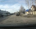 Дорога около ТРЦ Ковров-молл, множество мелких ям и неровностей