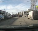 Дорога около ТРЦ Ковров-молл, множество мелких ям и неровностей