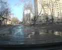 Мелкие ямы на протяжении всей улицы