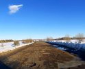 Вся дорога разбита. Местных автомобилистов очень жаль.