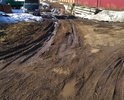 Это центральная дорога на которой находится школа и садик. По этой дороге ходят дети. По неизвестным причинам улица Титова недоасфальтирована... Так же по этой дороге идут на работу и обратно работники Искожа и Автозавода...