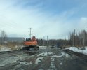 Дорога внутриквартальная, на территории Базы Стройиндустрии-1 г. Тобольск, в районе которой расположены производственные предприятия, асфальтовое покрытие практически отсутствует, огромные ямы.
