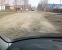 Дорога по ул. Воронежская вся разбита, ремонтируется исключительно строительным мусором, который местные жители заботливо складывают в ямки, чтобы хоть как-то исправить ситуацию.