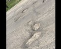 Ямы находятся на улице, которая ведёт к фирме «Блеск», занимающейся ремонтом дорог в городе. Яма на фото расположена прямо перед въездом в эту организацию