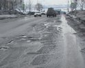 Дорога на Красной линии города - разбита полностью. Необходим КАПИТАЛЬНЫЙ ремонт.