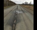 Дорога в ненормативном состоянии. Большая колейность, а колеях ещё и выбоины. Аварийно-опасный участок дороги. Часто случаются ДТП со смертельным исходом.