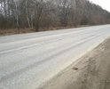 По Толмачёвскому шоссе, на том участке дороге, который через лес проходит, накатана колея в обоих направлениях. Зимой покрывается льдом. Ни разу не ремонтировалась! С каждым годом колея глубже.