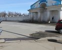 Глубокие ямы на перекрестке улиц Преображенской и Казанской. В дождливую погоду глубину ям не видно, в результате чего можно серьезно повредить колесо. Необходим ямочный ремонт.