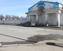 Глубокие ямы на перекрестке улиц Преображенской и Казанской. В дождливую погоду глубину ям не видно, в результате чего можно серьезно повредить колесо. Необходим ямочный ремонт.