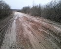 Полное разрушение дорожного полотна, а по этой дороге ездит школьный автобус.