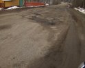 На дороге имеются многочисленные повреждения дорожного полотна. Повреждения в виде ям по всей поверхности дорожного полотна. Ремонт дороги в этом направление не производился очень много лет. Дорога является единственным связующим звеном между деревнями и районным центром.