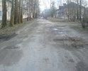 Дорога не ремонтировалась очень давно. Асфальта нет местами совсем, а где еще остался, там огромные ямы.