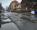 Участок дороги по пр. Новгородский разрушен почти полностью, передвигаться на автомобиле очень сложно. ЭТО ЦЕНТР ГОРОДА!!!