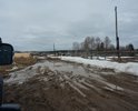 Дорога находится в д. Кулогоры Архангельской области Пинежского района. Рядом проходит региональная автодорога Архангельск-Пинега-Мезень. В весеннее/осеннее время года по дороге трудно проехать даже на внедорожном транспорте. С учетом объема финансирования дорожного содержания с этой дорогой силами муниципального бюджета ничего сделать нельзя. Для таких дорог требуется федеральная программа финансирования. На сайте http://dorogi-onf.ru/problem/add отсутствует весь Пинежский район, хотя в яндекс-картах он имеется.