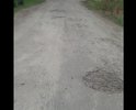 Асфальта почти нет. Ямы.