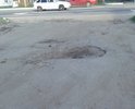 Асфальтаместами нет вообще, местами потрескался.