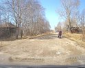 На дворе 21 век, а в центре города дорога не заасфальтирована до сих пор. Дорога разгружает участок улицы Кирова.