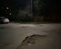Дорога к детскому садику, а также перекресток в ужасном состоянии. Выезд на Халтурина в ужасном состоянии.