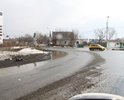 На двух участках по улице Мостовая, 16-18 (напротив АЗС Элке Авто), на проезжей части не организован отвод воды и на дороге образовались большие лужи.