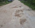 Дорогой муниципалы не занимаются, аргументируя тем, что она не стоит на балансе МО. Жители сами время от времени ремонтируют. Весной и осенью проехать невозможно.
