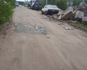 Дорогой муниципалы не занимаются, аргументируя тем, что она не стоит на балансе МО. Жители сами время от времени ремонтируют. Весной и осенью проехать невозможно.