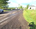 На трассе Совгавань – Ванино возле п. Западный в самом центре дороги образовалась яма около 3-х метров в длину и 1 метра в ширину. Водители стараются объезжать препятствие по обочине.
Неоднократное обращение водителей в ГИБДД действия не возымело. Если днём яму видно, то в сумерки и ночью водители транспорта вовремя среагировать и объехать такое опасное препятствие не смогут. Также по этой трассе ходят пассажирские рейсовые автобусы, следовательно, увеличивается  риск травмирования и угроза жизни пассажиров.