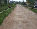 Дорогой муниципалы не занимаются, аргументируя тем, что она не стоит на балансе МО. Жители сами время от времени ремонтируют. Весной и осенью проехать невозможно.