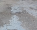 Дорога от Зубовой Поляны до Ясной Поляны была убита окончательно. В прошлом году местами засыпали известняком. Передвигаемся медленно по буграм известняка и ямам в асфальте. Рейсовый автобус перевозит по такой дороге  людей...
