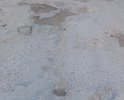 Дорога от Зубовой Поляны до Ясной Поляны была убита окончательно. В прошлом году местами засыпали известняком. Передвигаемся медленно по буграм известняка и ямам в асфальте. Рейсовый автобус перевозит по такой дороге  людей...