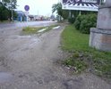 На улице Минской все тротуары разбиты, в промоинах и грязи, проити можно только в сапогах,  обочины не обкошены ограждения частично отсутствуют , а ведь отсюда начинается город Смоленск,это прихожая города героя